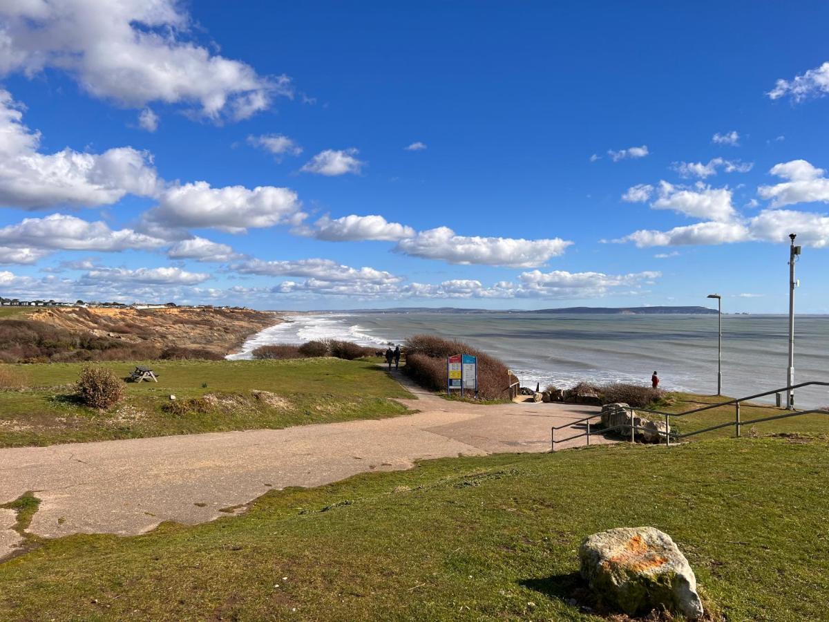 Home By The Sea, Hoburne Naish Resort, Sleeps 4, On Site Leisure Complex Available Forest And Direct Beach Access Milford on Sea Eksteriør bilde