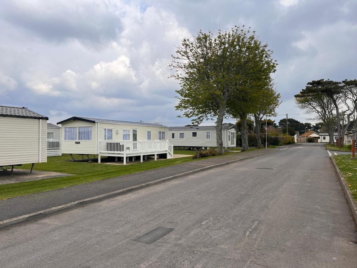 Home By The Sea, Hoburne Naish Resort, Sleeps 4, On Site Leisure Complex Available Forest And Direct Beach Access Milford on Sea Eksteriør bilde